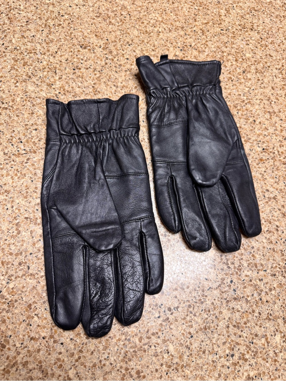 Izod Men's Black Leather Gloves - Classic Winter Accessory